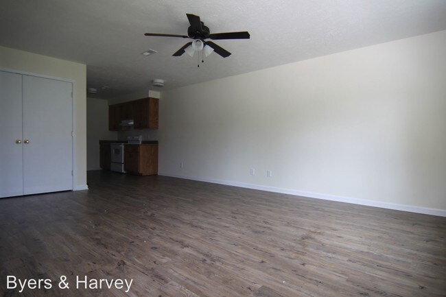 Building Photo - 912 Martin St