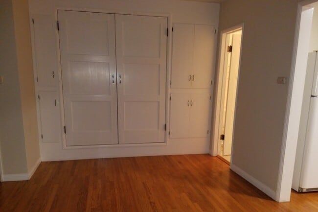 Photo - 1059 Euclid St Apartments