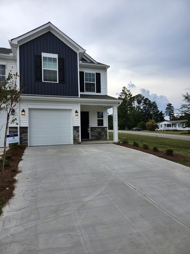 Building Photo - 708 Peyden Ln