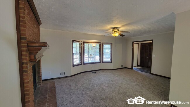 Foto del edificio - 2532 Mistletoe Ln SW