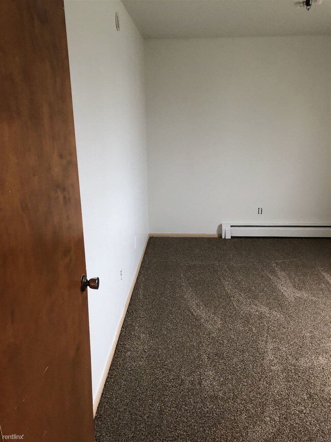 Building Photo - 2 br, 1 bath  - 804 Central St E