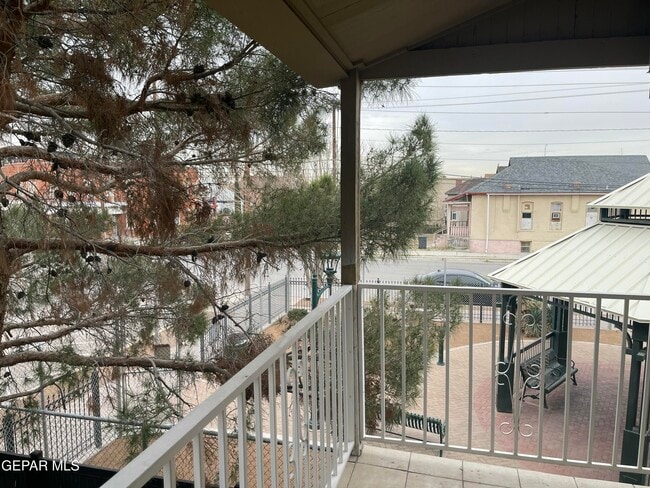 Building Photo - 1026 Myrtle Ave