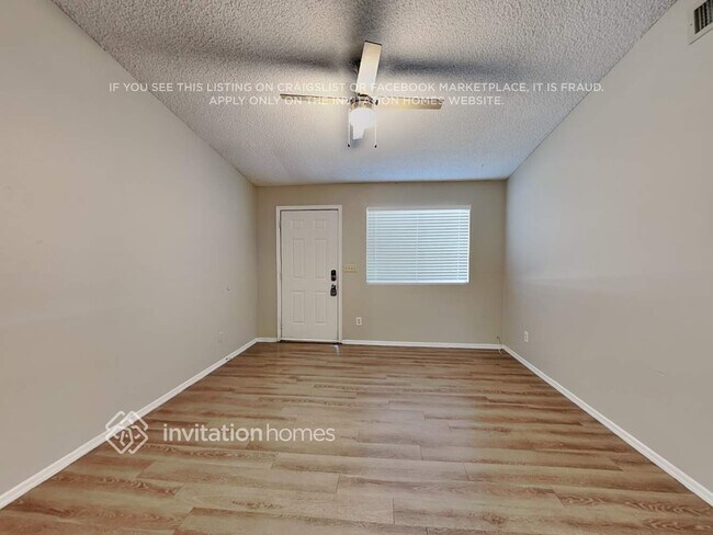 Building Photo - 8943 W Cinnabar Ave