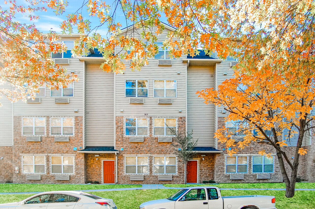 1532 College Ave, Manhattan, KS 66502