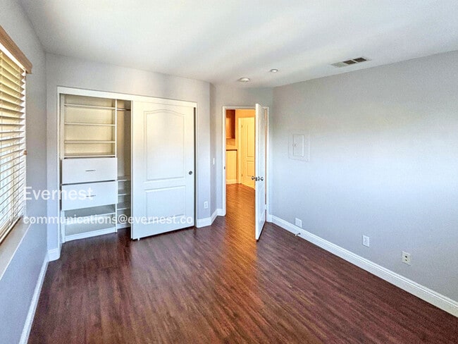 Building Photo - 10435 Whitcomb Way
