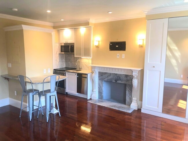 Building Photo - 80 Charles St