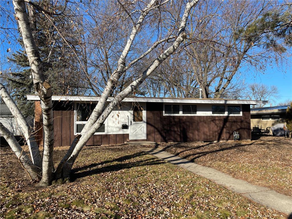 Primary Photo - 7220 Pleasant Ave