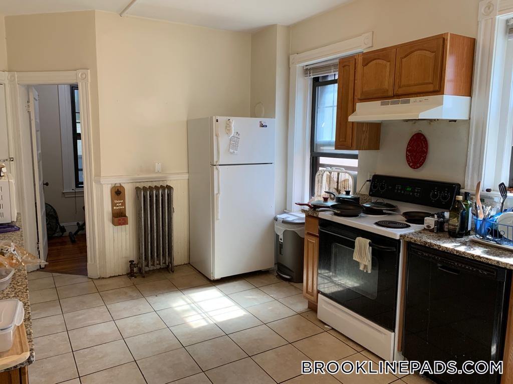 Foto principal - 1247 Beacon St