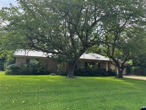 Building Photo - 1413 Forehand St