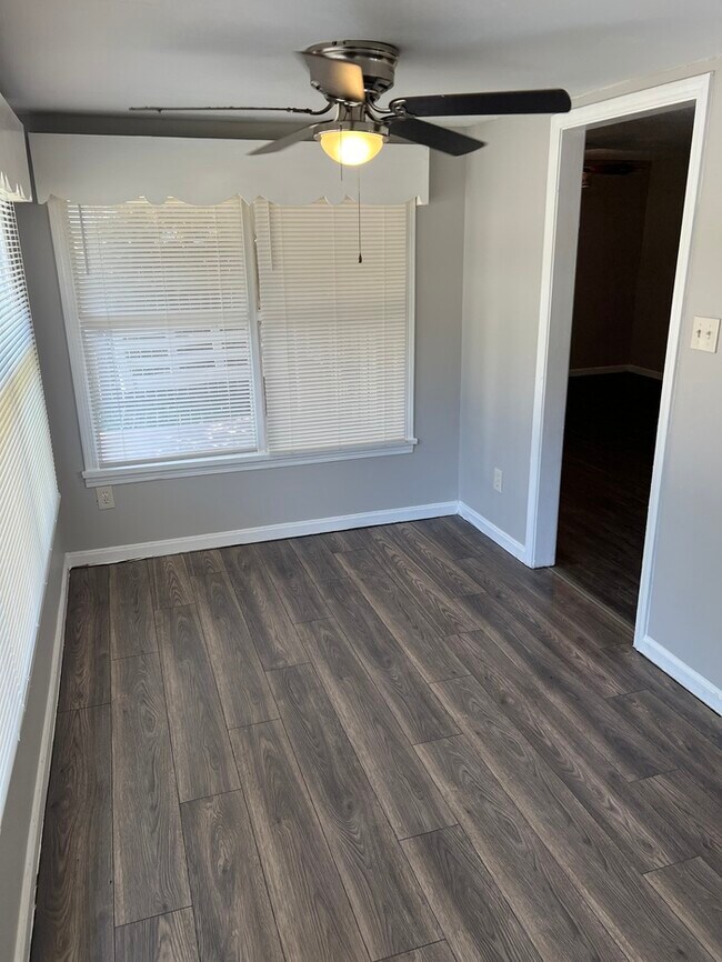 Building Photo - PRIVATELY OWNED BEAUTIFUL HOME, READY FOR ...