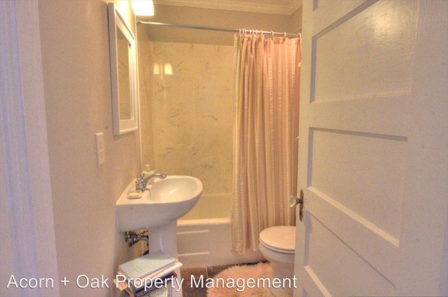 Building Photo - 3 br, 2 bath House - 315 W Tryon St
