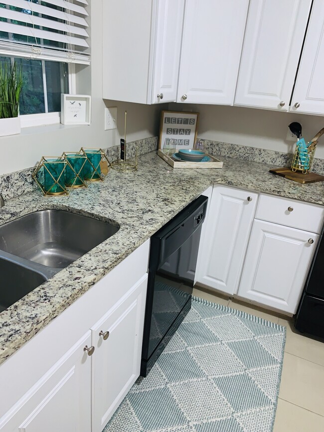 Beautiful Granite Counter Tops In Every Apartment! - Hillcrest Park