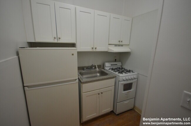 Building Photo - 128 Allston St