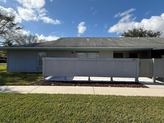 Foto del edificio - 4055 NW Cinnamon Tree Cir