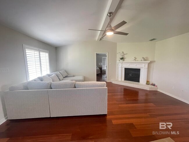 Foto del edificio - 35405 Pine Rd S