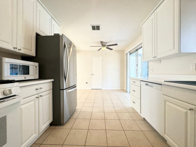 Building Photo - AVAILABLE NOW!! Charming 3 Bed/ 2 Bath In ...