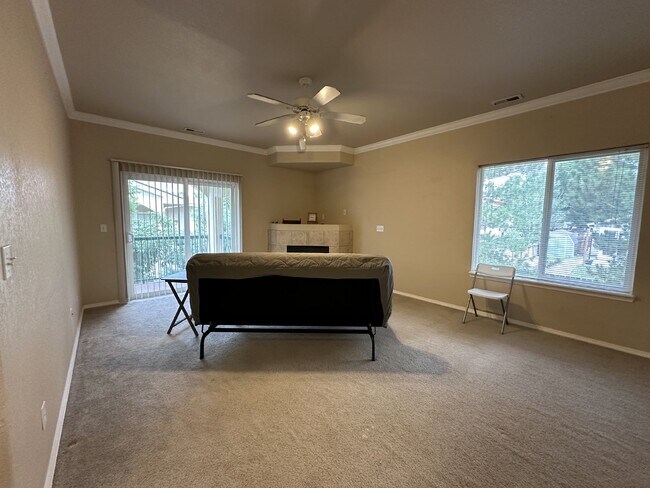 Foto del edificio - Beautiful home in Villege For Rent, Comfortable Living in a Convenient Central Location