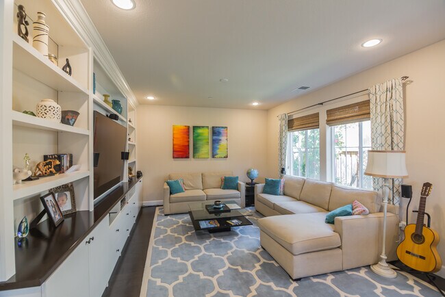 Building Photo - 5539 Southcrest Way