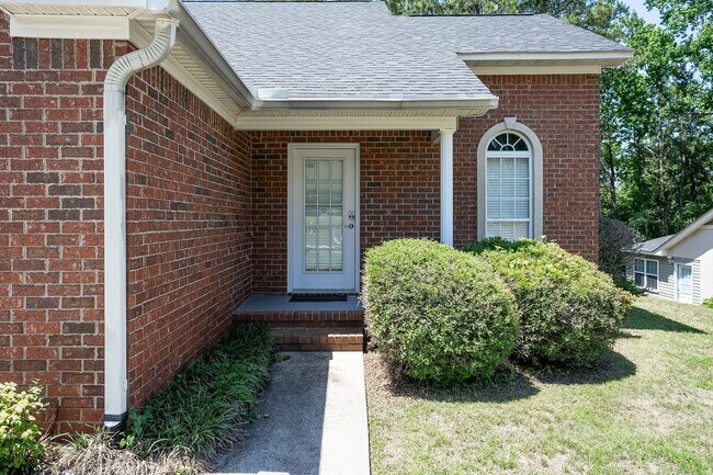 Foto del edificio - 537 Cedar Rock Dr