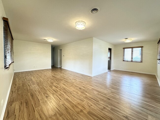 Building Photo - 634 Hillside Dr