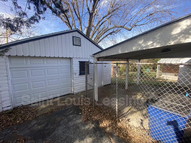 Building Photo - 3133 Rex Ave