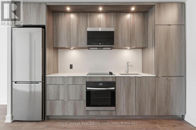 Photo du bâtiment - 25 Cordova Ave