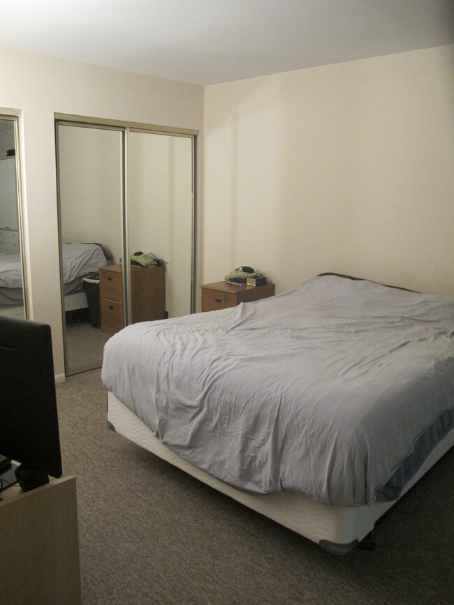 Master Bedroom - 7 Wyndmoor Dr
