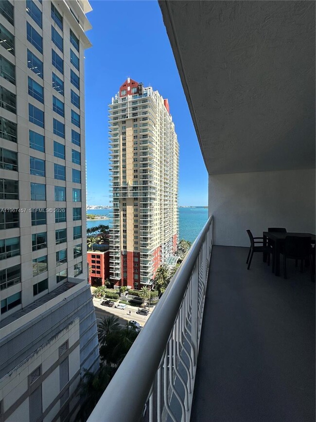 Building Photo - 1200 Brickell Bay Dr