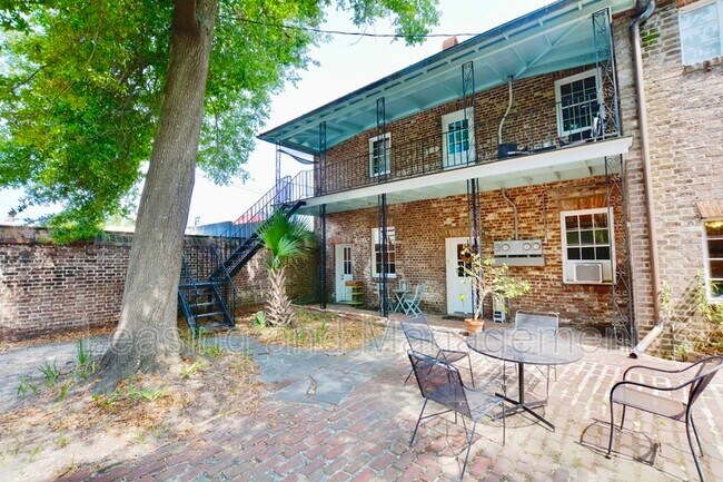 Building Photo - 21 Archdale St