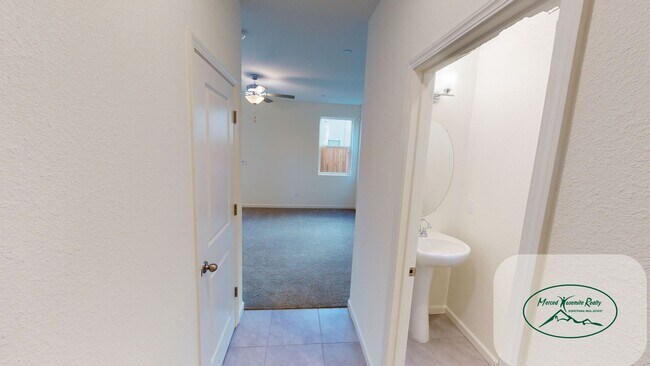 Building Photo - Vacant- Must Apply to schedule viewing  Re...