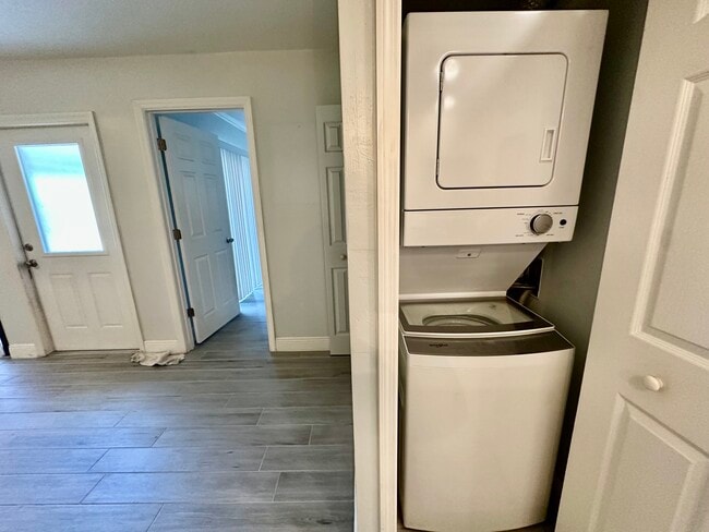 Foto del edificio - 6300 Royal Woods Dr