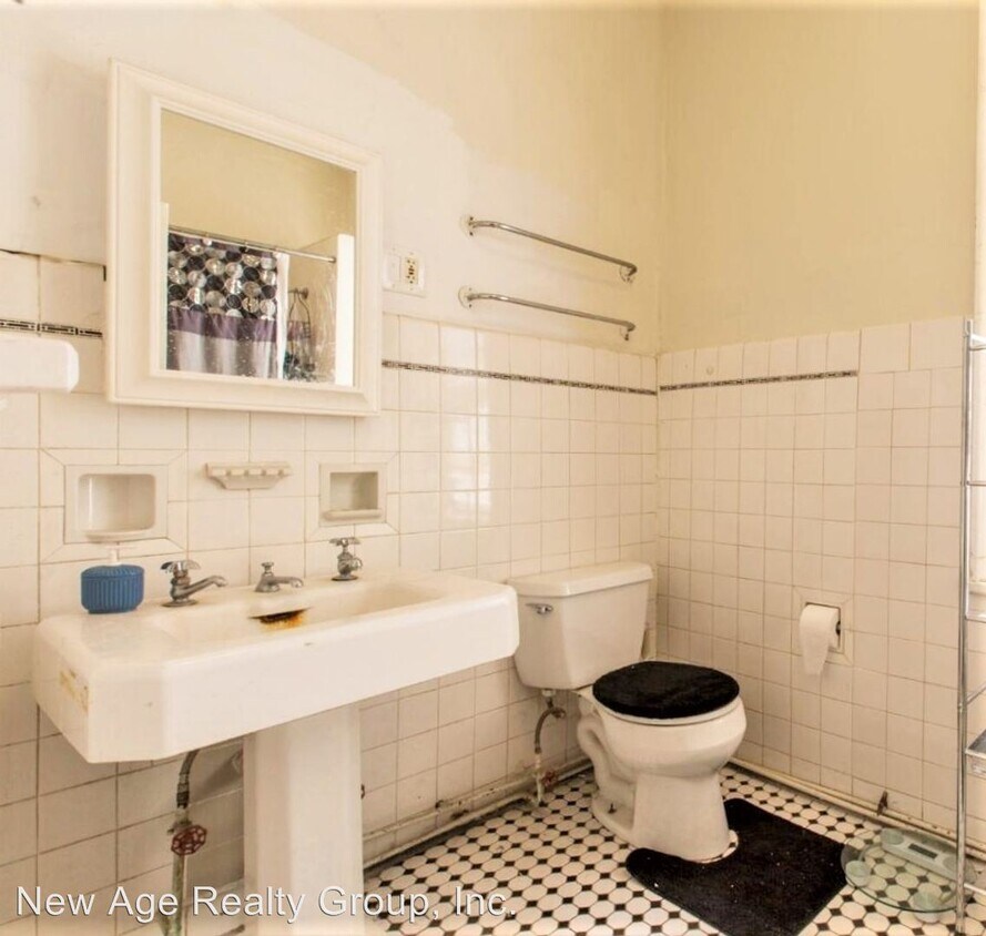 Building Photo - 5025 Cedar Ave