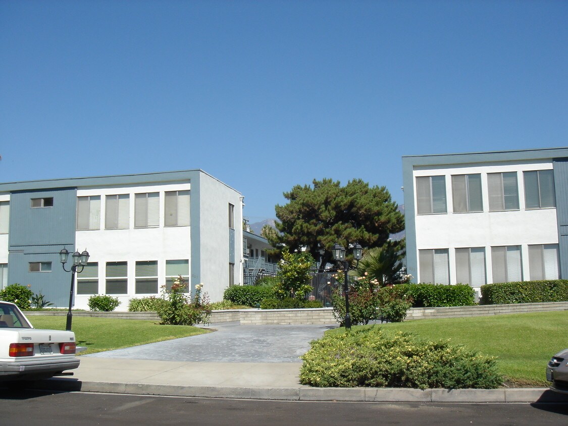 Primary Photo - Glenwood Manor Apartments