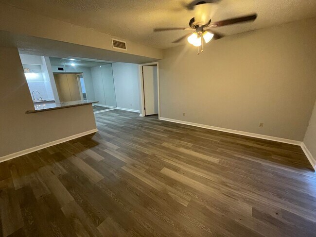 Foto del edificio - AUGUST MOVE IN - 2 Bedroom 2 Bathroom on t...