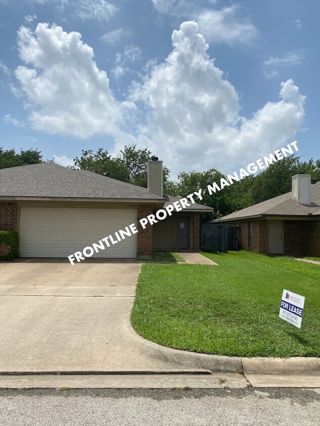 Foto principal - 3/2/2 North Richland Hills - Duplex