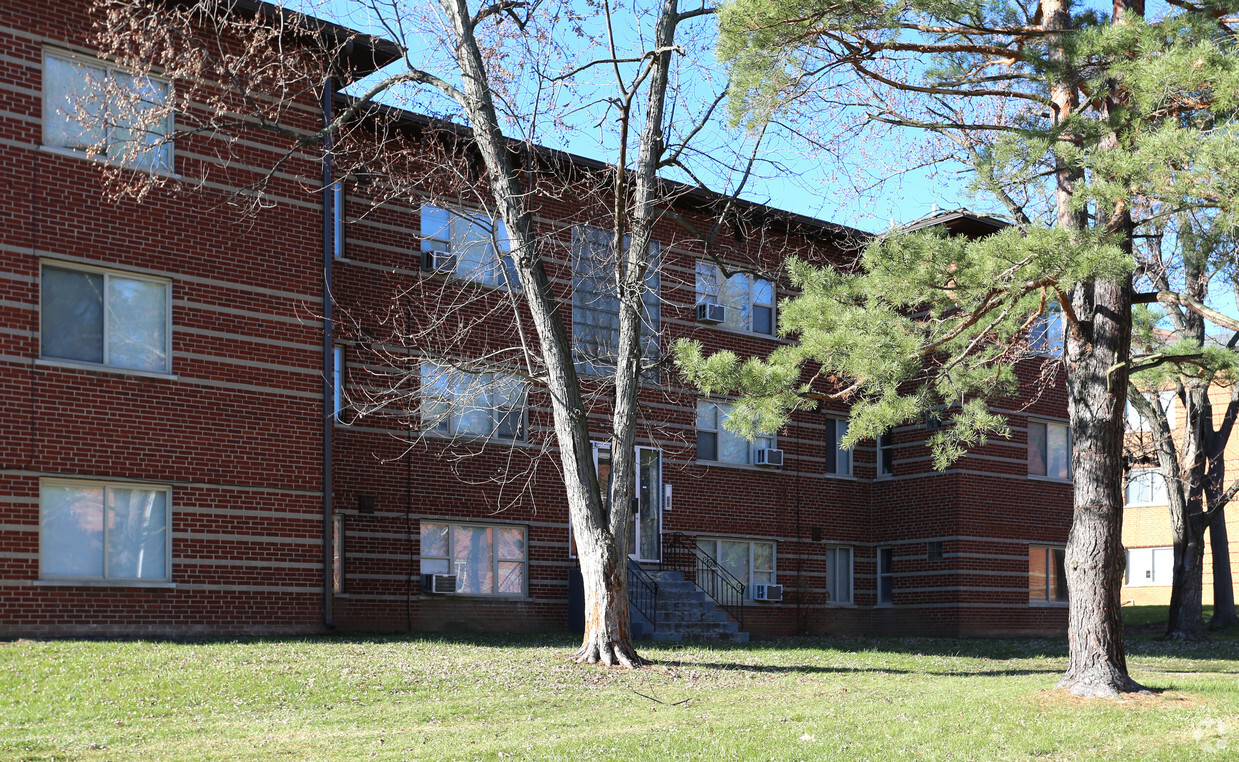 Building Photo - 1203-1207 Elberta Cir