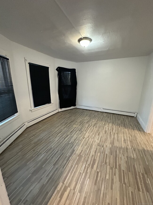 Building Photo - 1036 Maplewood Ave