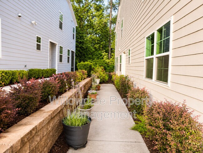 Building Photo - 203 Gremar Dr.