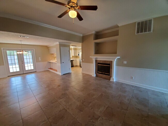 Building Photo - For Lease! Summer Breeze 3 BR|2 BA Home Ne...