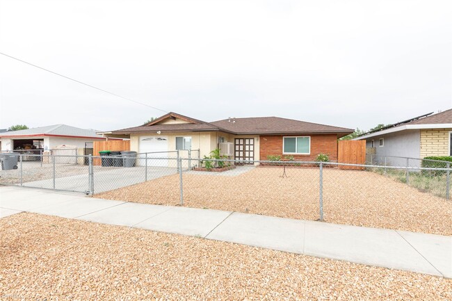 Building Photo - 3 br, 1.5 bath House - 735 South Gilbert S...