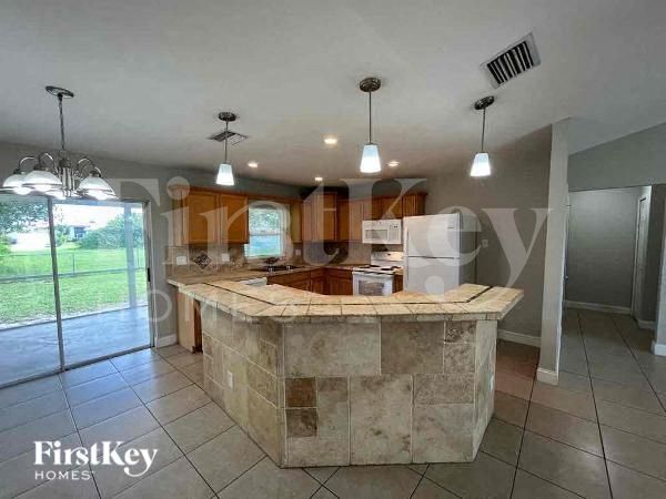 Foto del edificio - 2225 Tropicana Parkway W
