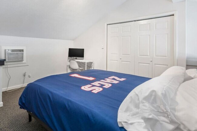 Building Photo - Cozy ONE-bedroom/loft style/Perry District...
