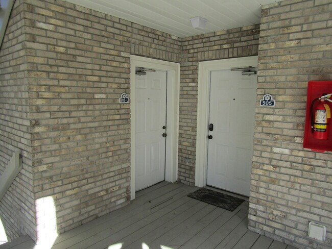 Building Photo - 908 Resort Cir