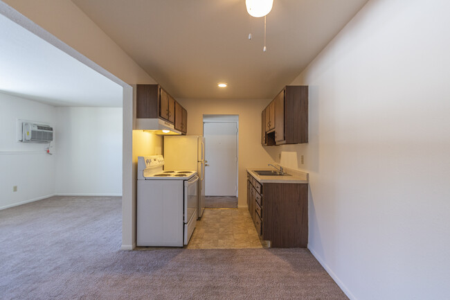 Dining Room/Kitchen - Walden Woods Apartments