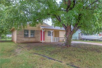 Building Photo - 212 201st E Ave