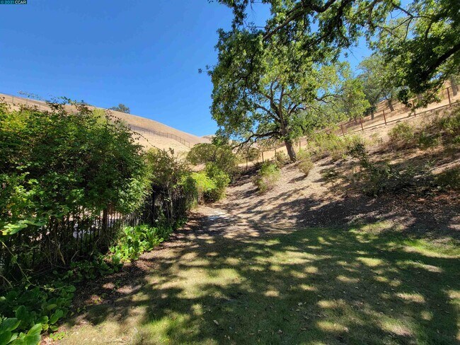 Foto del edificio - 104 Hickory Ct