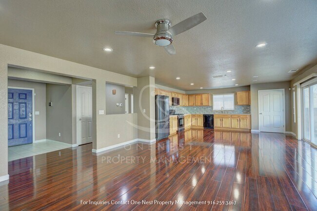 Building Photo - 3 bedroom, 2 bathrooms, 2 car garage -Arboga