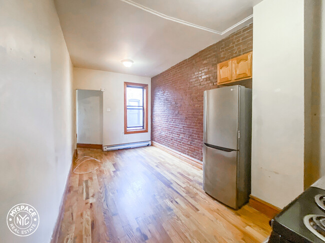 Building Photo - 726 Franklin Ave