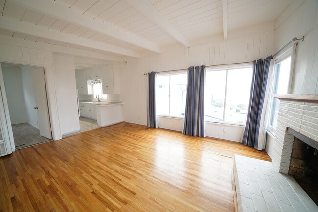 Foto del edificio - 2461 Palm Dr