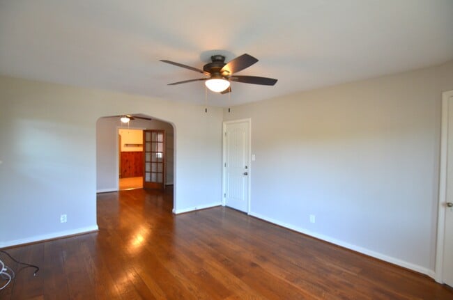 Building Photo - 5840 Ridge Ave